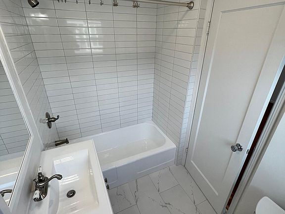 5th image of 900 University Dr #4
