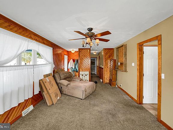 3rd image of 1076 Clarence Rd