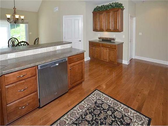 4th image of 3812 Goldie Ln