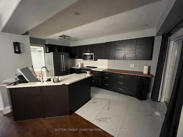 135 Mowat Cres — Photo 17