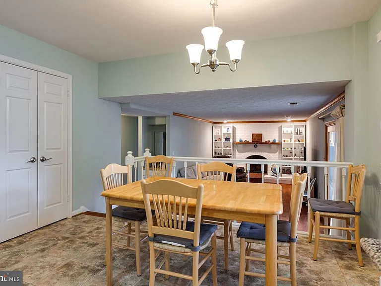 8019 Daffodil Ct — Photo 12