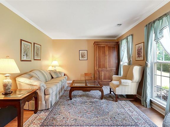 3rd image of 1439 Christiana Dr