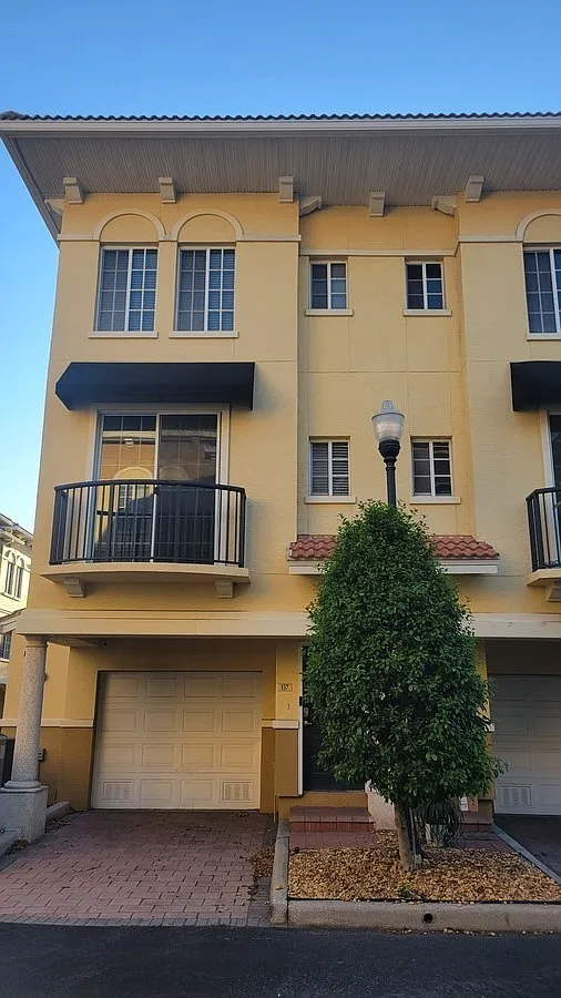 1 bed, 881 sqft, $2,500 — Photo 2