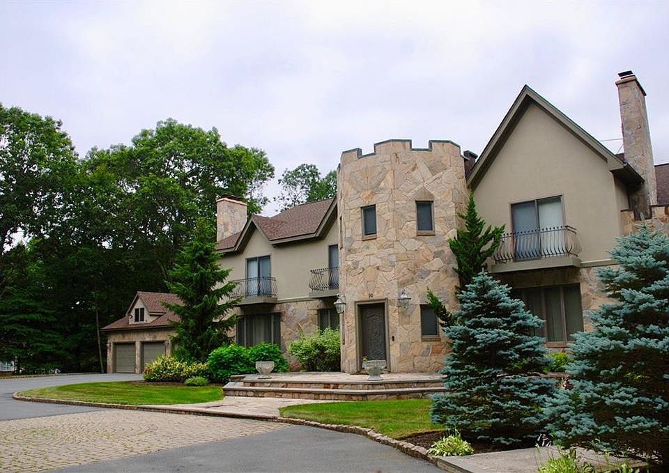 1st image of 90 Beechwood Dr