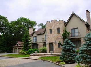 90 Beechwood Dr, Cranston, RI 02921