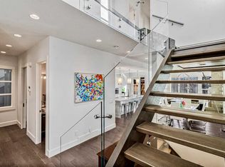 405 N 29th Ave NE, Calgary, AB T2E 2C6