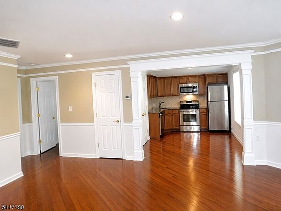4th image of 141 Main St Ste 8