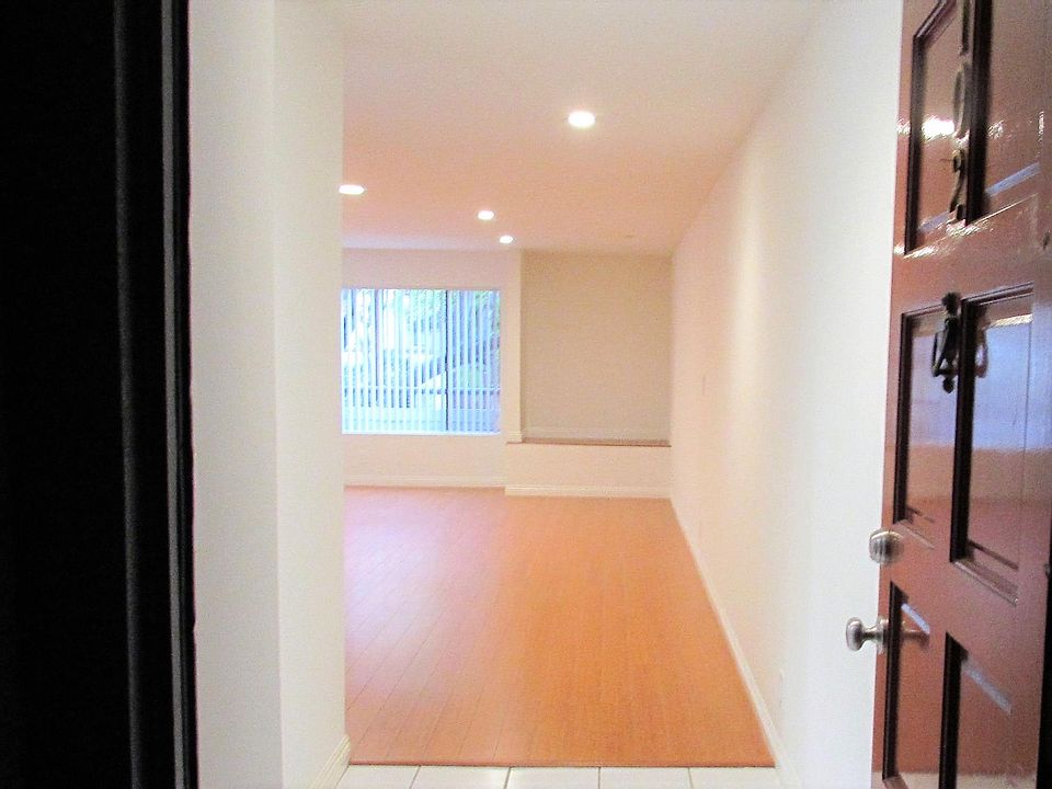 1st image of 1141 N Columbus Ave