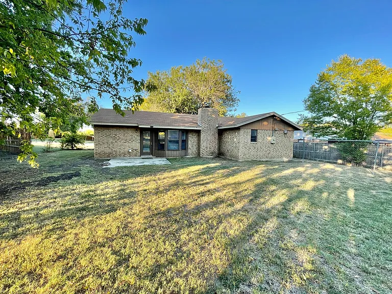 2402 Kirk Cir — Photo 30
