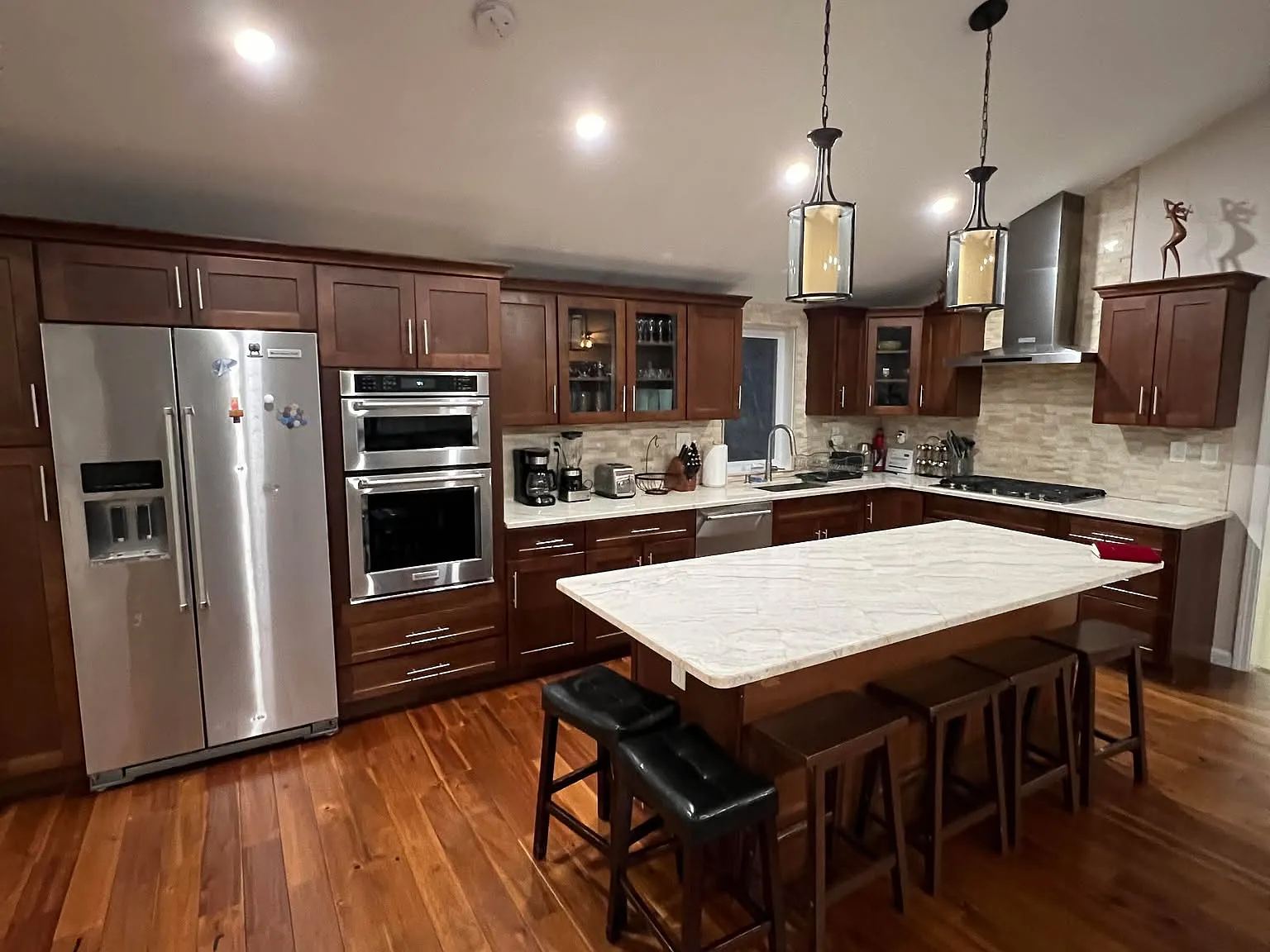 3 bed, 2300 sqft, $5,000 — Photo 2