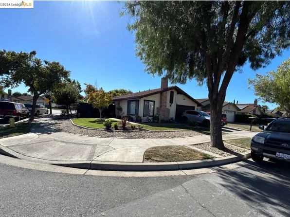 5779 Bellflower Dr, Newark, CA 94560