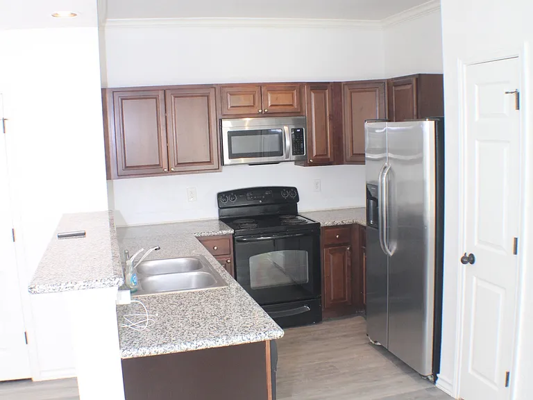 5022 Flipper Dr — Photo 4