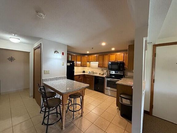3rd image of 1373 POST ROAD Road #8B