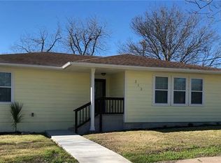 313 Park St, Taylor, TX 76574