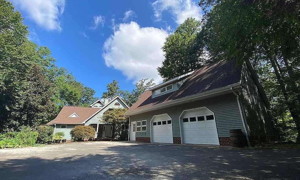 1st image of 46048 Adams Ct