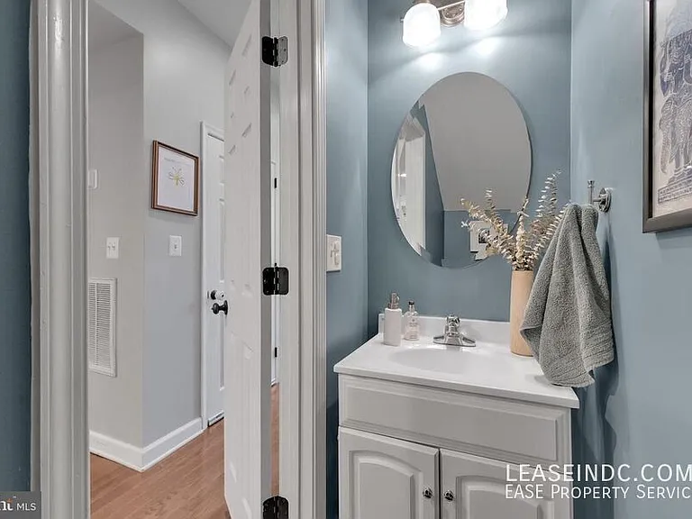 1241 I St NE — Photo 19
