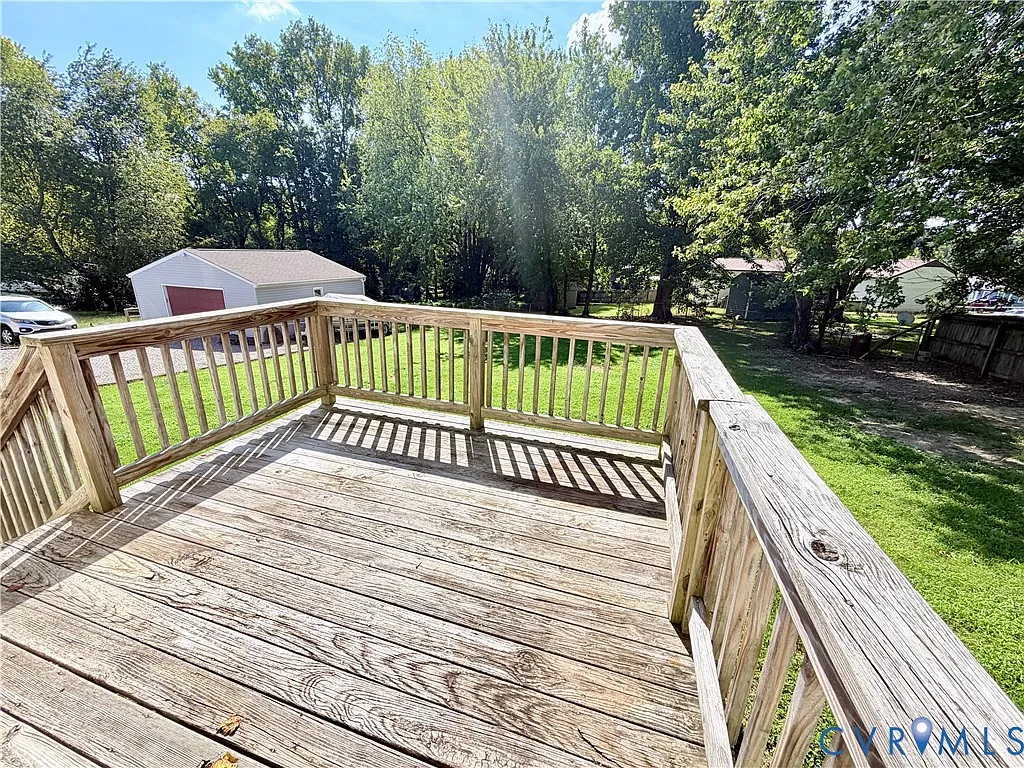 3 bed, 1.0 bath, 1056 sqft, $1,800 — Photo 2