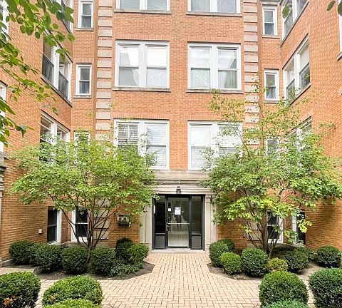 3rd image of 536 W Belmont Ave APT 1W