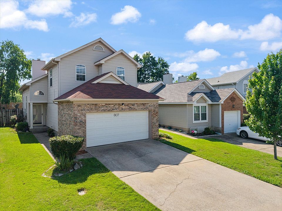 1st image of 807 Bexhill Ct N