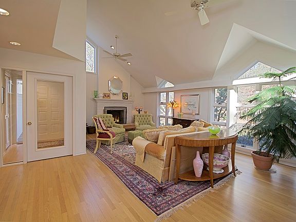 4th image of 2953 Quogue Riverhead Rd