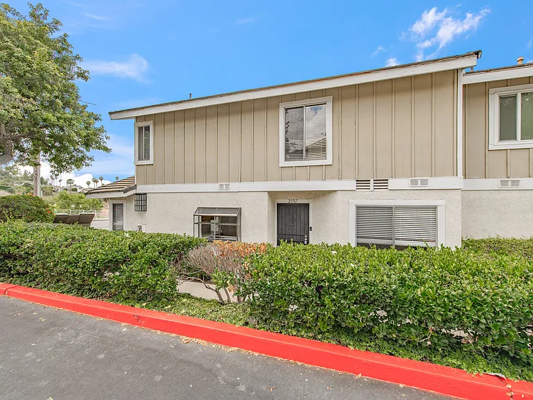 23767 Highland Valley Rd — Photo 2