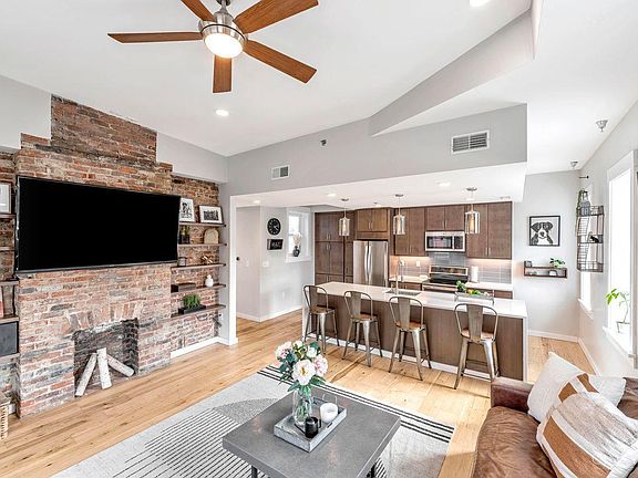 5th image of 33 E 13th St Unit 401
