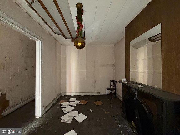 3rd image of 1329 W Lafayette Ave