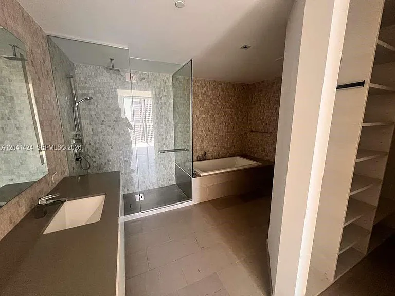 88 SW 7th St #3309 — Photo 4