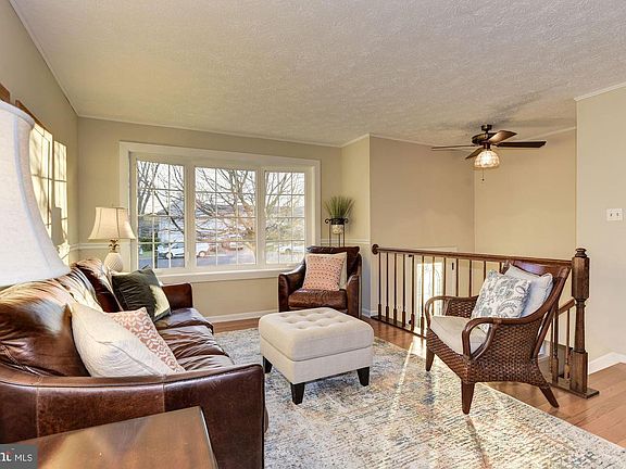 3rd image of 8354 Capel Dr