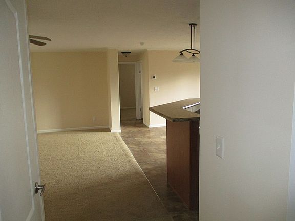 5th image of 588 Aubrie Blvd