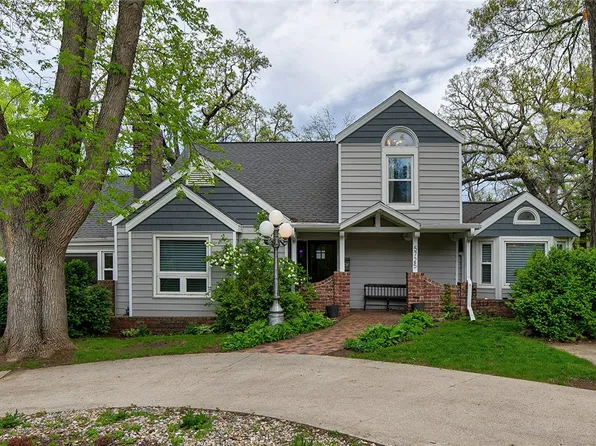 5725 Pleasant Dr, Des Moines, IA 50312