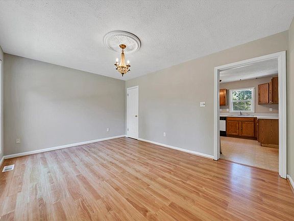 4th image of 2703 Fairland Rd NW