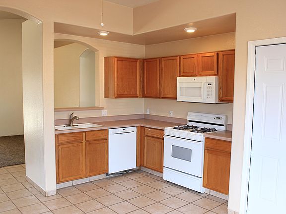 3rd image of 16117 W Sherman St