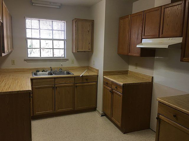 2nd image of 111 N Palm Dr