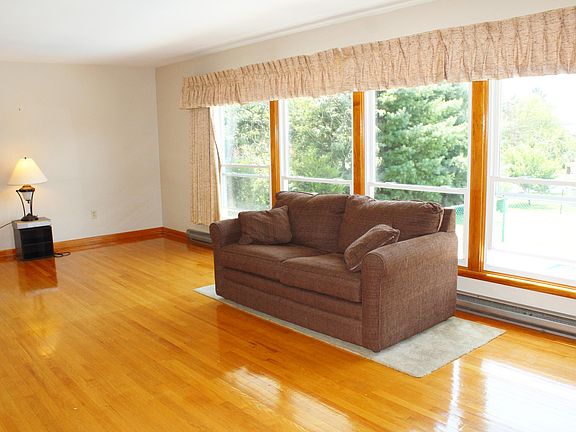 3rd image of 14 Parkwood Dr