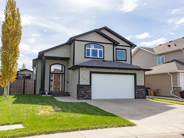 101 W Coachman Way, Blackfalds, AB T4M 0B4