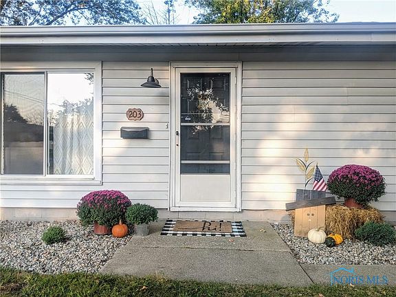 4th image of 203 1st St