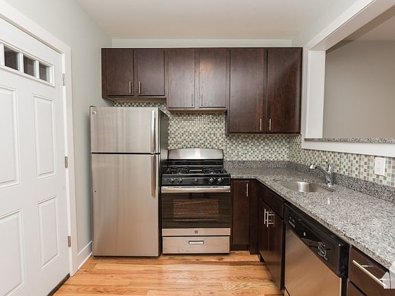 4th image of 4419 N Wolcott Ave #G