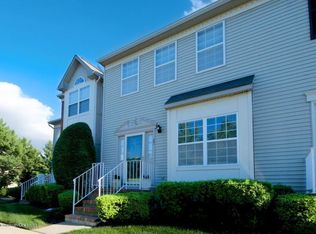 82 Richmond Ct S, Holmdel, NJ 07733