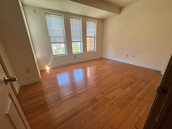 4th image of 917 Ridge Ave APT B