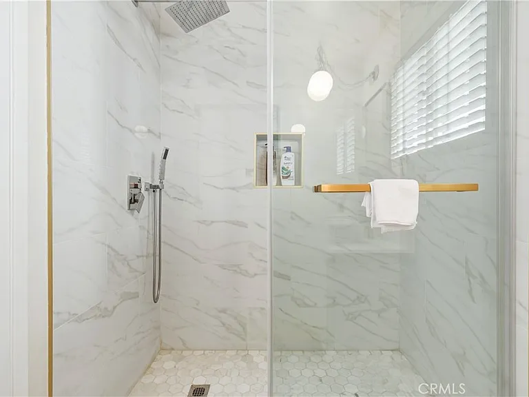 883 Katella St — Photo 35