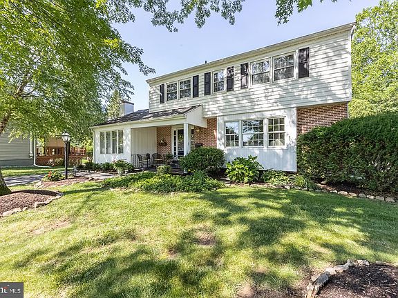 4th image of 306 N Lake Dr