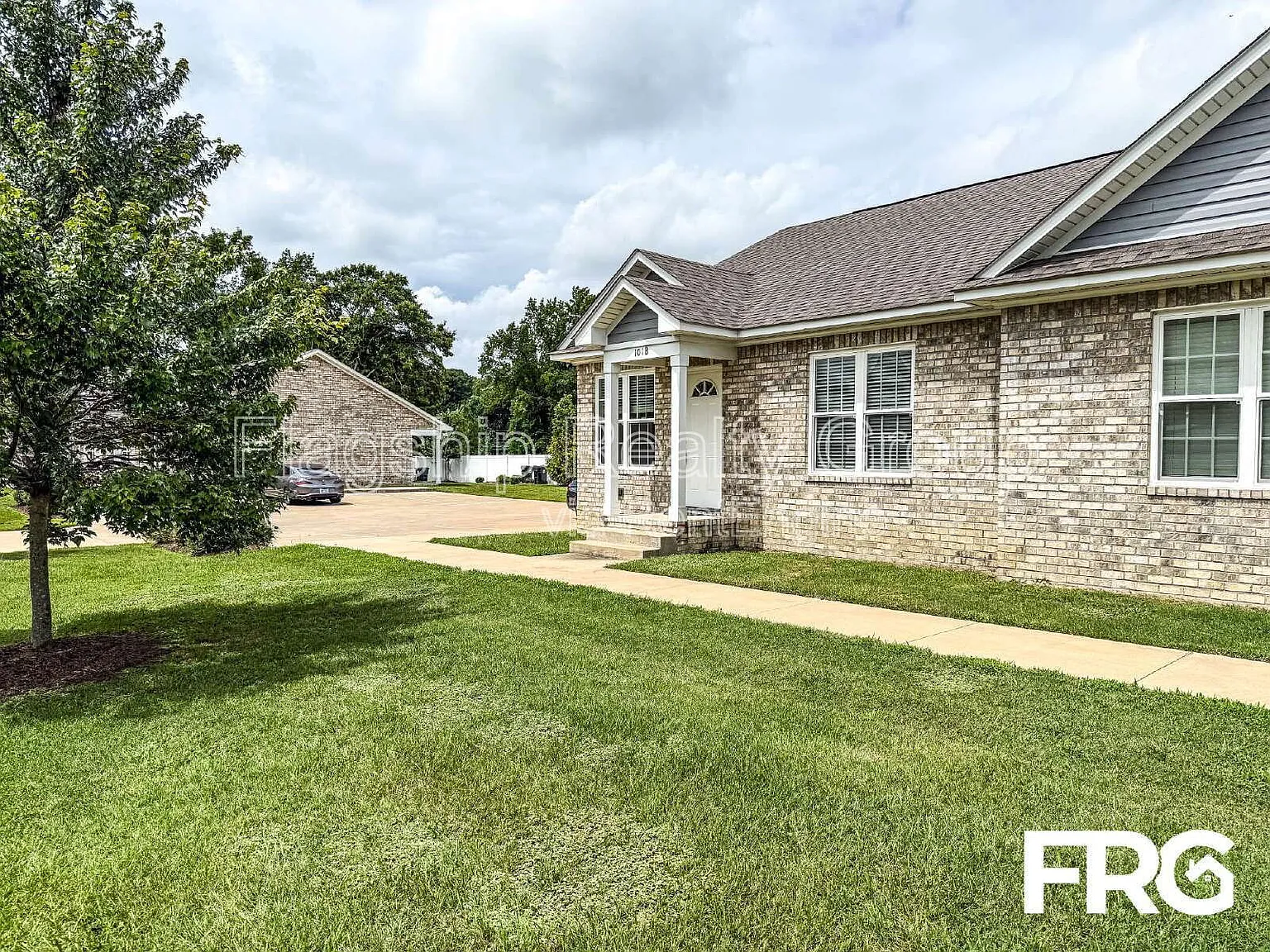 2 bed, 2.0 bath, 1000 sqft, $1,295 — Photo 3