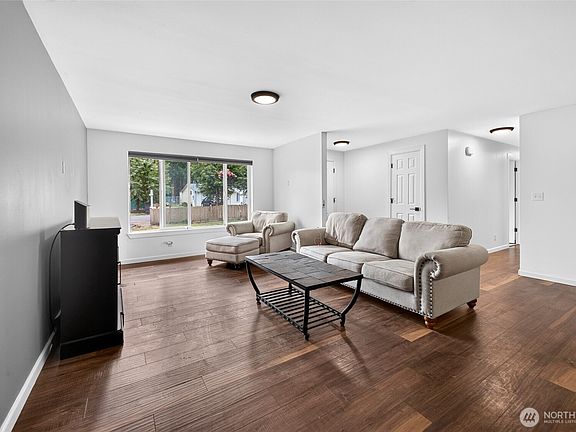 4th image of 9301 202nd Avenue E