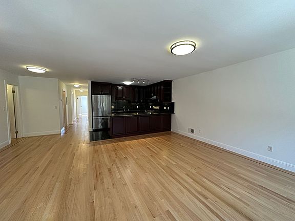 4th image of 4227 Lincoln Way
