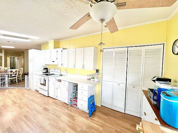 4th image of 1743 Western Redwood Ave #143