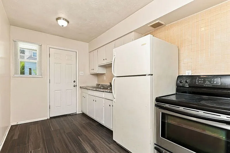 2646 Home Ave — Photo 4