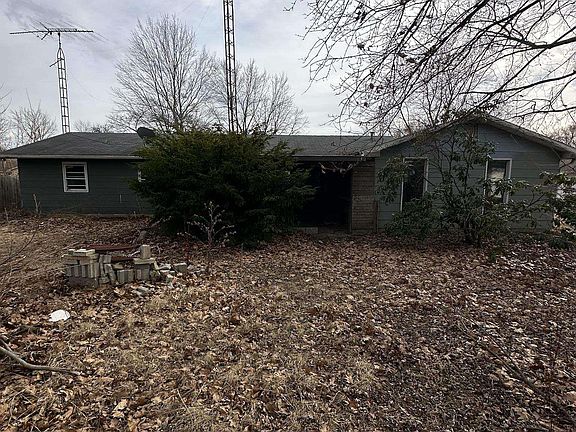 3rd image of 209 E 6th St