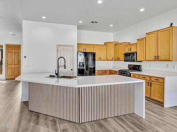 2nd image of 2134 E SPRINGFIELD Place
