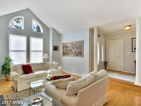 4th image of 214 Beachside Dr